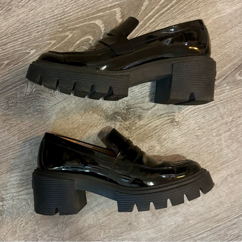 Lug sole loafers 
black patent leather